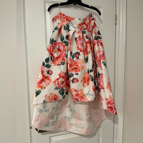 High Waisted Floral Skirt. Can tie bow front or back. Worn less than 5 times. - Picture 2 of 5